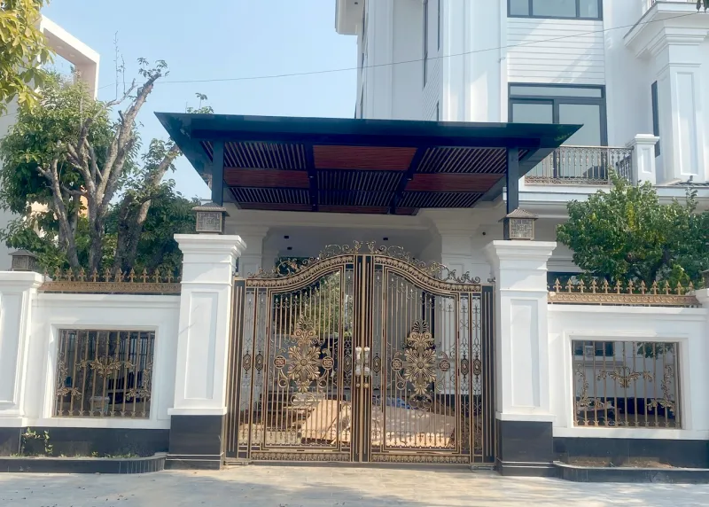 LUXURY gate, fence and BUCKINGAM balcony project at Tu Son Bac Ninh