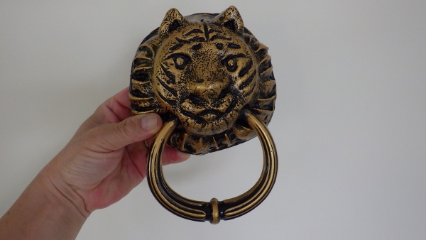 Cast aluminum tiger head gate door handles are accessories used to open doors, gates are made of cast aluminum and are often used for doors and gates made of cast aluminum and wood,....