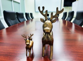 CAST ALUMINUM STATUE IN THE SHAPE OF DEER