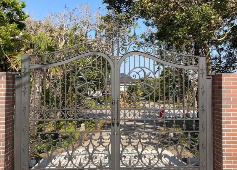 Cast aluminum gate/fence construction. Shirahama School Annex Building “Chouo Garan”, Shirahama Town, Minamiboso City, Chiba Prefecture