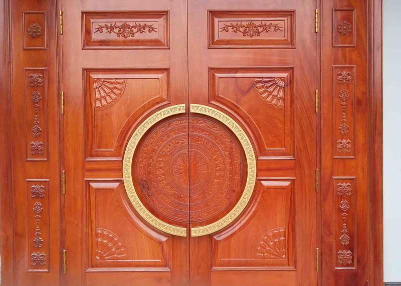 Classic pattern aluminum door...